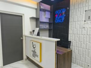 チェンナイにあるOyster Stay - 3BHK - Luxury Apartmentの良髪のカウンター