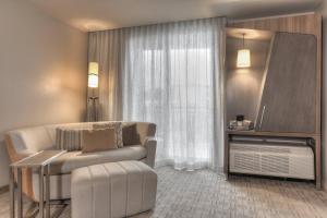 Posezení v ubytování Courtyard by Marriott Pigeon Forge