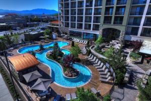 Bazén v ubytování Courtyard by Marriott Pigeon Forge nebo v jeho okolí