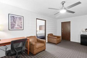 Posezení v ubytování Ramada by Wyndham Richfield UT I-70