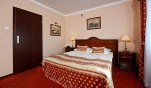 Posteľ alebo postele v izbe v ubytovaní Hotel Żubrówka Spa & Wellness