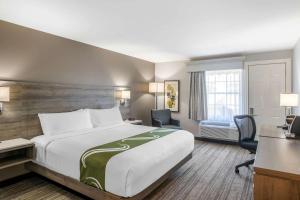 Postel nebo postele na pokoji v ubytování Quality Inn & Suites Amsterdam