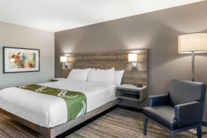 Postel nebo postele na pokoji v ubytování Quality Inn & Suites Amsterdam