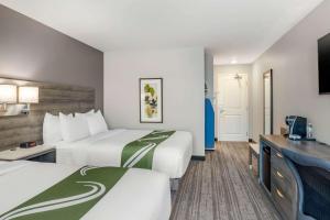 Postel nebo postele na pokoji v ubytování Quality Inn & Suites Amsterdam