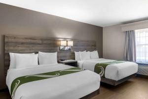 Postel nebo postele na pokoji v ubytování Quality Inn & Suites Amsterdam
