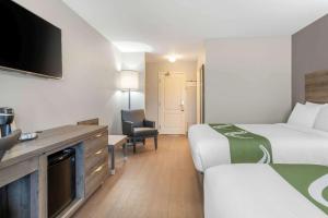 Postel nebo postele na pokoji v ubytování Quality Inn & Suites Amsterdam
