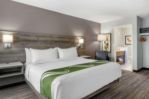 Postel nebo postele na pokoji v ubytování Quality Inn & Suites Amsterdam