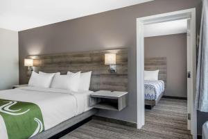 Postel nebo postele na pokoji v ubytování Quality Inn & Suites Amsterdam