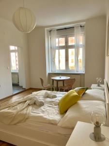 Posteľ alebo postele v izbe v ubytovaní Central City Retreat