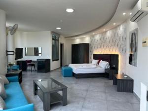 Postel nebo postele na pokoji v ubytování Le Six Hotel And Resort + 101 fotografií