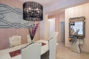 Posedenie v ubytovaní Villa De Luxe