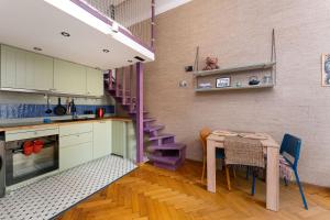 Kuchyňa alebo kuchynka v ubytovaní Vistula Bliss Apartment with Mezzanine