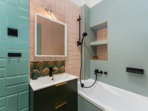 Kúpeľňa v ubytovaní Vistula Bliss Apartment with Mezzanine + 21 fotografií