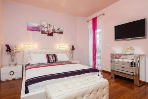 Posteľ alebo postele v izbe v ubytovaní Villa De Luxe + 37 fotografií