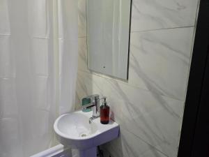 Koupelna v ubytování Crasto Suites