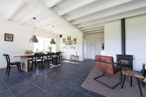 a dining room with a table and chairs at B&B De Beiert in Delden