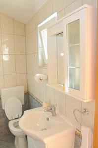 Koupelna v ubytování Apartments Šime