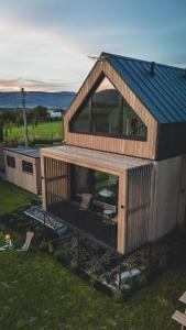 Φωτογραφία από το άλμπουμ του Beskid Sielski - klimatyczne domki w Lipowej z widokiem na góry i sauną - Dream Apart σε Ζίβιετς