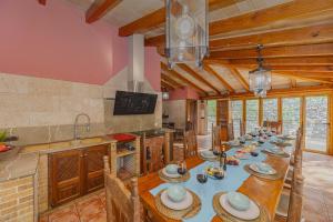 Et tv og/eller underholdning på Can Emmes