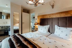 A bed or beds in a room at Residenz JANET by MoniCare