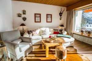 A seating area at Haus Cervelli by MoniCare