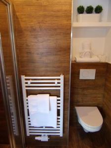A bathroom at Haus Cervelli by MoniCare