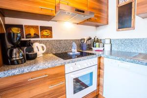 A kitchen or kitchenette at Haus Cervelli by MoniCare