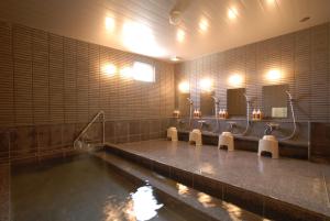 Bazén v ubytování AB Hotel Okazaki nebo v jeho okolí