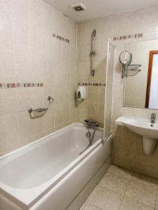 Koupelna v ubytování Banderitsa Hotel