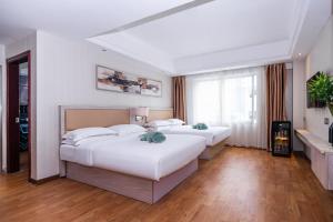 Junyue Airport Hotel -Free Shuttle Bus Guangzhou Baiyun airport& C-harge shuttle bus for the Canton fair from April 15-May 5客房内的一张或多张床位