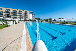 Bazén v ubytování Roses Hotel nebo v jeho okolí