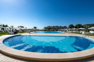 Bazén v ubytování Roses Hotel nebo v jeho okolí