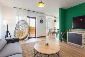 Un lugar para sentarse en Apartments Cesare with Shared Pool