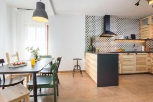 Una cocina o kitchenette en Apartments Cesare with Shared Pool