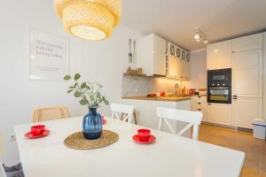 Una cocina o kitchenette en Apartments Cesare with Shared Pool