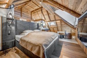 Łóżko lub łóżka w pokoju w obiekcie Sport- und Genusshotel Silvretta