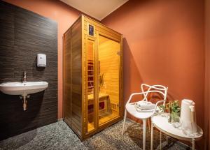 Koupelna v ubytování Omnia Hotel Relax & Wellness