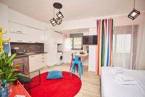 Η κουζίνα ή μικρή κουζίνα στο Superstudio Pop Art Apartments by BiNoBi!
