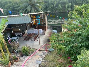 สวนหย่อมนอก แพจิตรธาดาธารน้ำ