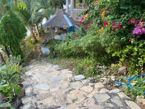 สวนหย่อมนอก แพจิตรธาดาธารน้ำ