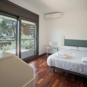 En eller flere senge i et værelse på Elis house Piscina Privada Villa Mediterránea