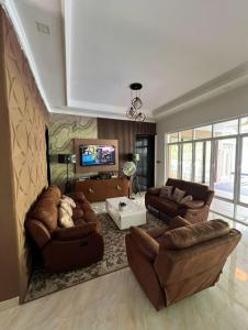Μια τηλεόραση ή/και κέντρο ψυχαγωγίας στο Villa Sakinah, Sentul City