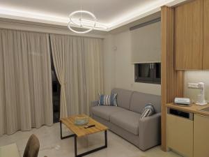 TV a/nebo společenská místnost v ubytování Elaia Luxury Houses Kalamata + 21 fotografií