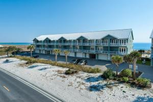 ペンサコーラ・ビーチにあるWhite Sands 427の海に面したリゾートの航空写真