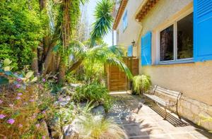Zahrada ubytování Studio charmant à Cagnes-sur-Mer de 35 m² + piscine privée