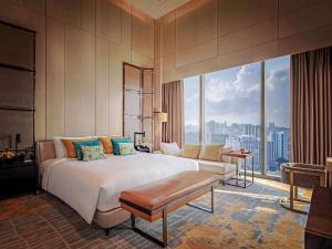 Sofitel Singapore City Centre客房内的一张或多张床位