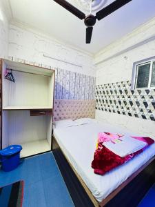 Postel nebo postele na pokoji v ubytování RR Guest House