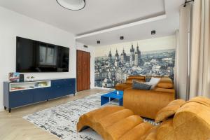 Televízia a/alebo spoločenská miestnosť v ubytovaní Stylish Apartment in the Heart of Kazimierz in Kraków by Noclegi Renters