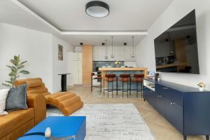 Kuchyňa alebo kuchynka v ubytovaní Stylish Apartment in the Heart of Kazimierz in Kraków by Noclegi Renters + 15 fotografií