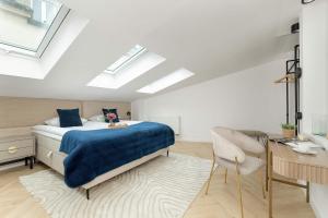 Posteľ alebo postele v izbe v ubytovaní Stylish Apartment in the Heart of Kazimierz in Kraków by Noclegi Renters